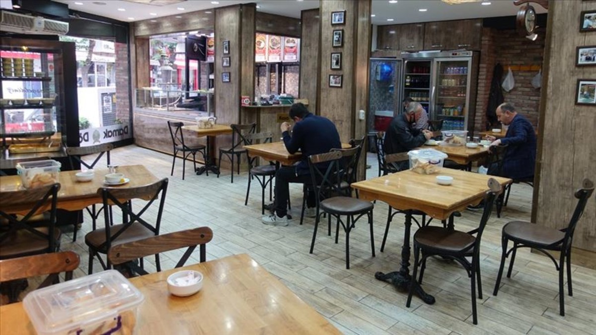 Kafelerde skandal uygulama! “Masa kullanım ücreti” tepki çekti: "Bu bedeli ödemeyin", Görsel 1