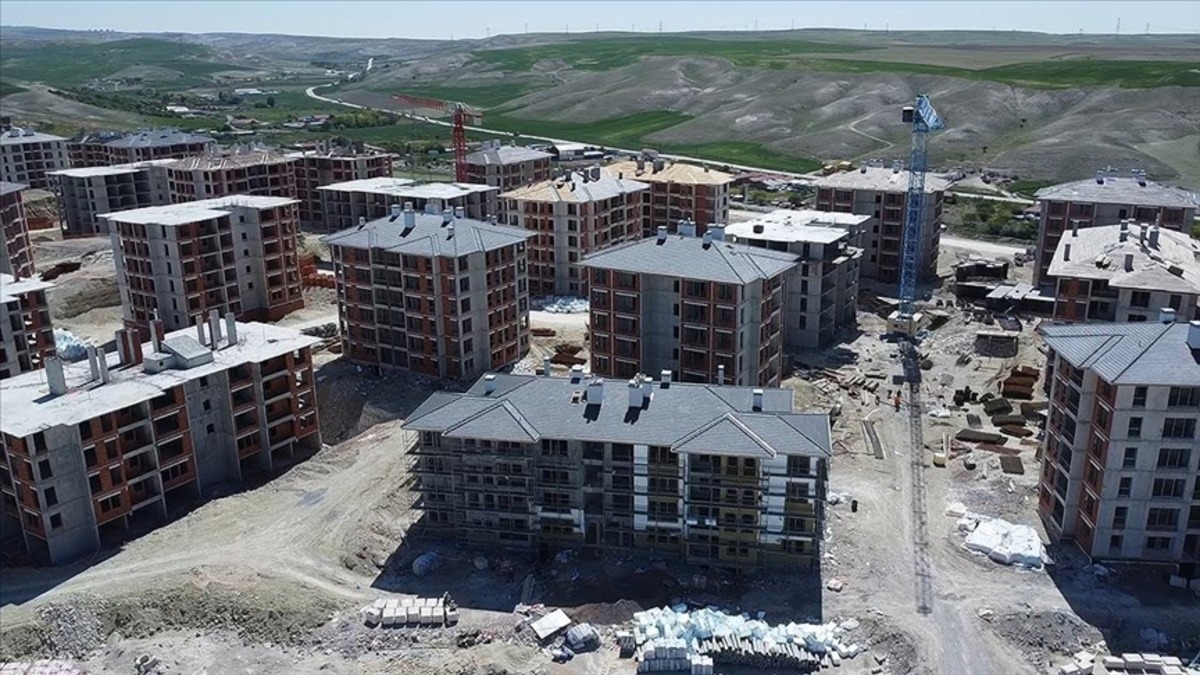 &ldquo;T&uuml;m imkanlarımızı seferber ettik&rdquo; diyerek duyurdu! Erdoğan&rsquo;dan y&uuml;ksek kira &ccedil;&ouml;z&uuml;m&uuml;: Sosyal konutlar en kısa s&uuml;rede tamamlanacak, G&ouml;rsel 2