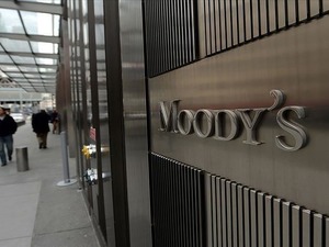 Moody's kredi notunu d&uuml;ş&uuml;r&uuml;nce ABD borsası sallandı! G&uuml;ne sert d&uuml;ş&uuml;şle başladı