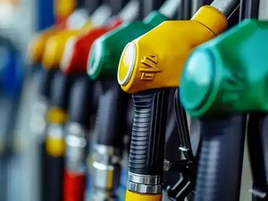 &Ouml;nce indirim şimdi de zam geldi! Akaryakıt tabelası yeniden değişti