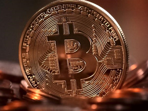 Bitcoin ve altcoinler d&uuml;ş&uuml;yor! Trump&rsquo;ın Bitcoin a&ccedil;ıklaması sonrası kripto &ccedil;&ouml;kt&uuml;: 80 bin doların altına geriledi