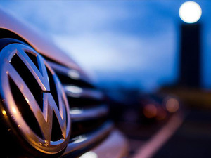 Alman devi otomotiv &uuml;reticisi sallanıyor! Volkswagen tarihinin en b&uuml;y&uuml;k krizlerinden biriyle karşı karşıya