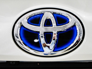Trump&rsquo;ın tarifeleri otomotiv sekt&ouml;r&uuml;n&uuml; sarsıyor! Toyota &uuml;retim stratejisini değiştiriyor