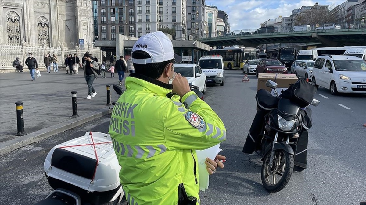 Trafiğe &ccedil;ıkıyorlar ama... Her 3 kişiden ikisinde yok! Bakanlık d&uuml;ğmeye bastı: Zorunlu hale gelecek, G&ouml;rsel 2