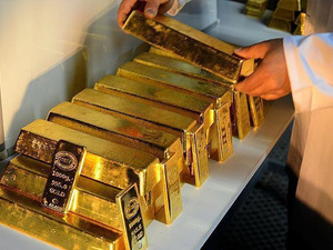 Altında tarihi rekor! Ons fiyatı 3 bin doları aştı, gram altın u&ccedil;uşa ge&ccedil;ti