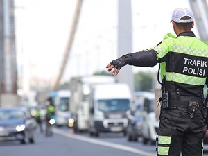 S&uuml;r&uuml;c&uuml;ler dikkat! Bu kurallara uymayanlar cezadan ka&ccedil;amayacak: 200 bin TL'ye y&uuml;kseldi