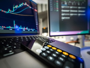 Borsa ilk yarıda d&uuml;ş&uuml;şe devam dedi: En &ccedil;ok o endeksler kayıp g&ouml;rd&uuml;!
