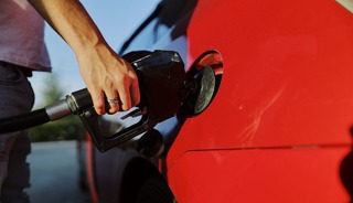 Benzine beklenen indirim geliyor: Tarih belli oldu