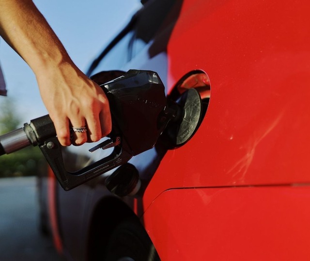 Benzine beklenen indirim geliyor: Tarih belli oldu