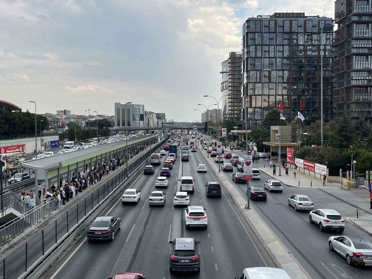 Resmi Gazete de yayımlandı! Trafikte yeni d&ouml;nem: Ara&ccedil;lara takip ve kamera sistemi zorunlu olacak, G&ouml;rsel 4
