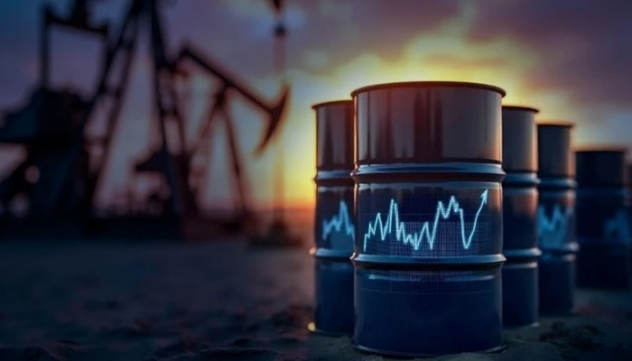 Petrolde yeni y&ouml;n: Fiyat geri &ccedil;ekildi