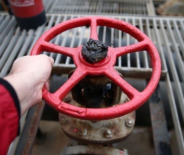 Petrolde alarm: Brent zirveyi zorluyor