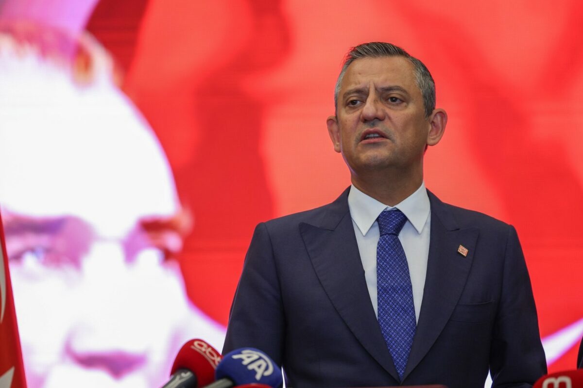&Ouml;zg&uuml;r &Ouml;zel "Başkanlığı bırakayım, İmamoğlu aday olmasın..." diyerek a&ccedil;ıkladı: 2 Kasım ı işaret etti, G&ouml;rsel 2
