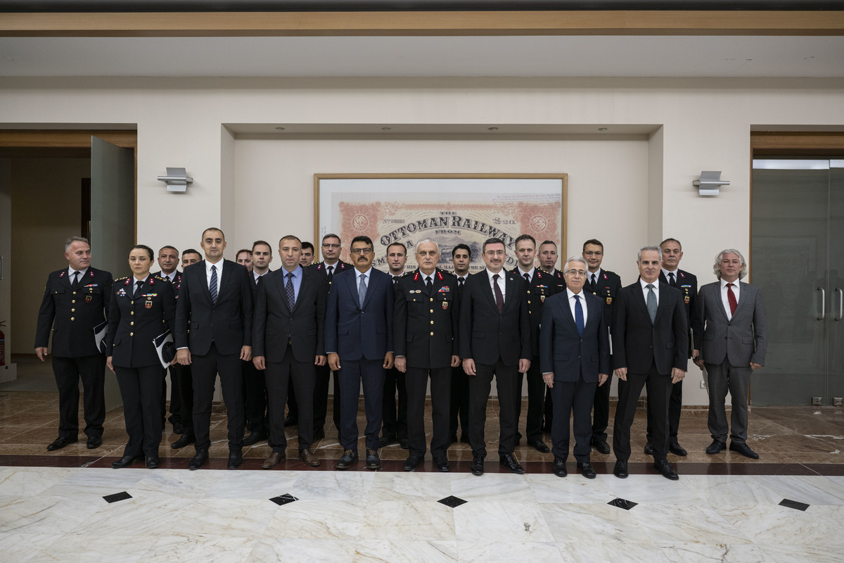 SPK eğiticinin eğitimi programının ilk mezunu jandarma oldu! Sertifikalarını aldılar, Görsel 1