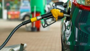 Benzine beklenen zam geldi 2 Temmuz g&uuml;ncel akaryakıt fiyatları