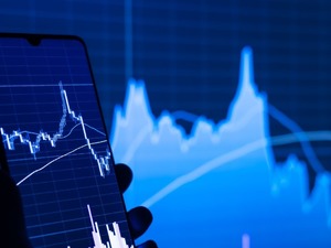Borsa y&uuml;kselişe ge&ccedil;ti: Yapı Kredi hava yolu hissesi topladı