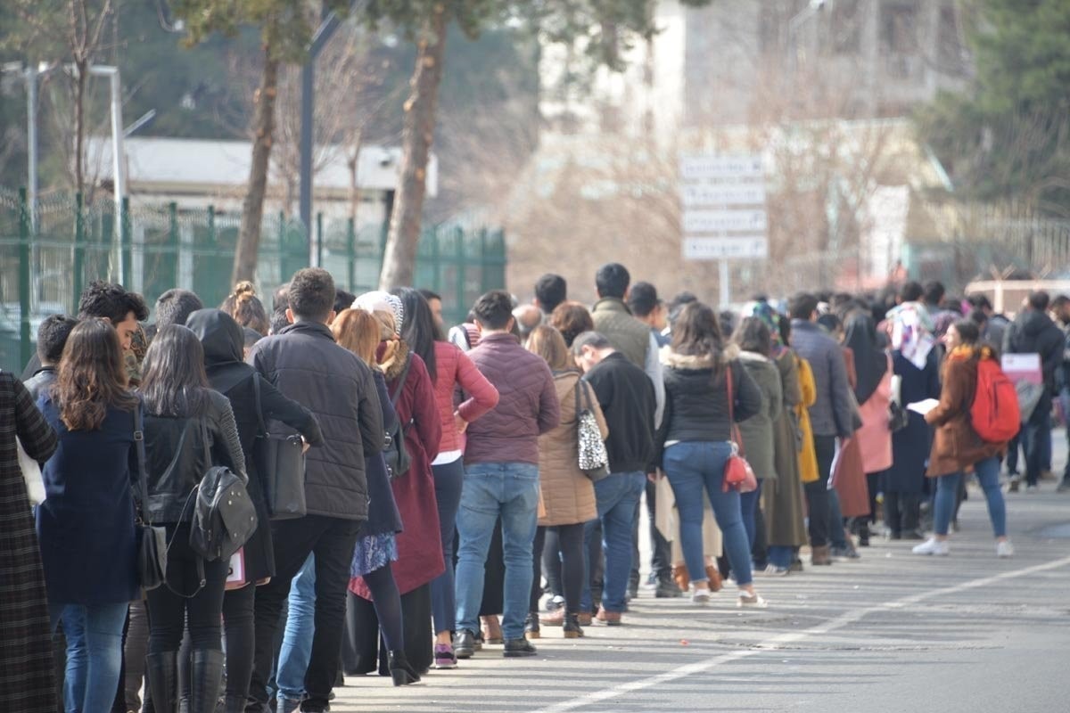 Gen&ccedil;ler i&ccedil;in ekonomik tablo daha ağır! Her 10 mezundan 8 i i&ccedil;in alarm zilleri &ccedil;alıyor, G&ouml;rsel 3