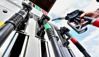 Akaryakıt fiyatları değişti: Benzine zam geldi