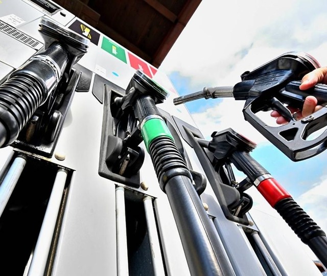 Akaryakıt fiyatları değişti: Benzine zam geldi