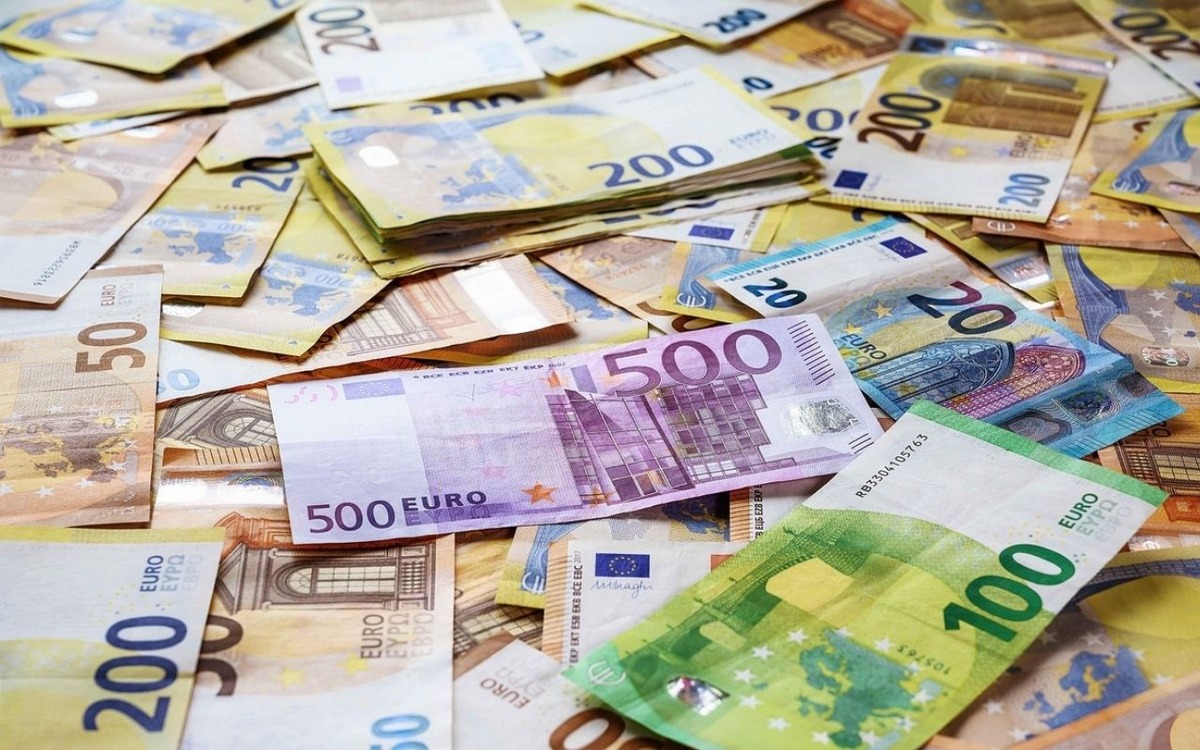 Tehlike &ccedil;anları &ccedil;alıyor: Fransa ve ABD &ccedil;ıkmazı Euro yu vuruyor, G&ouml;rsel 1