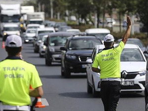 Bakan Yerlikaya a&ccedil;ıkladı! Trafikte yeni d&ouml;nem... Ağır cezalar geliyor: "Yasalar caydırıcı olacak"