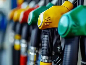 Motorine gelen zam tabelaya yansıdı! Bazı illerde fiyatı 80 TL'yi aştı (1 Nisan 2026 g&uuml;ncel benzin, motorin, LPG fiyatları)