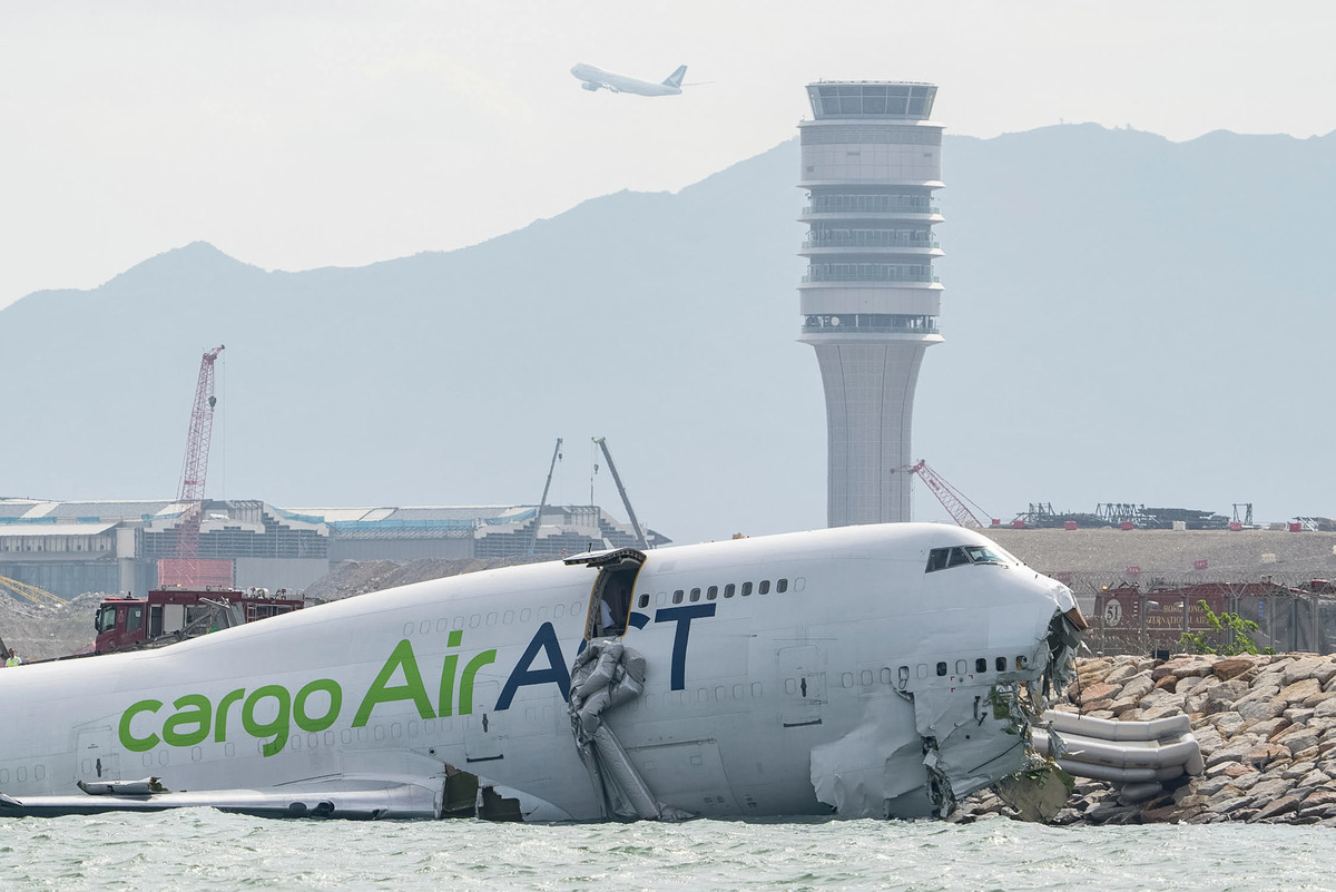 ACT Airlines kargo uçağı Hong Kong’da pistten çıktı: Facia kıl payı atlatıldı, Görsel 1