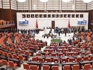 L&uuml;bnan tezkeresi Meclis'ten ge&ccedil;ti