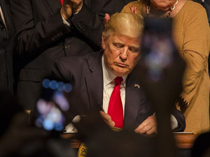 Trump tarifeyi y&uuml;zde 10 artıracağını a&ccedil;ıkladı! Bu kez &Ccedil;in değil