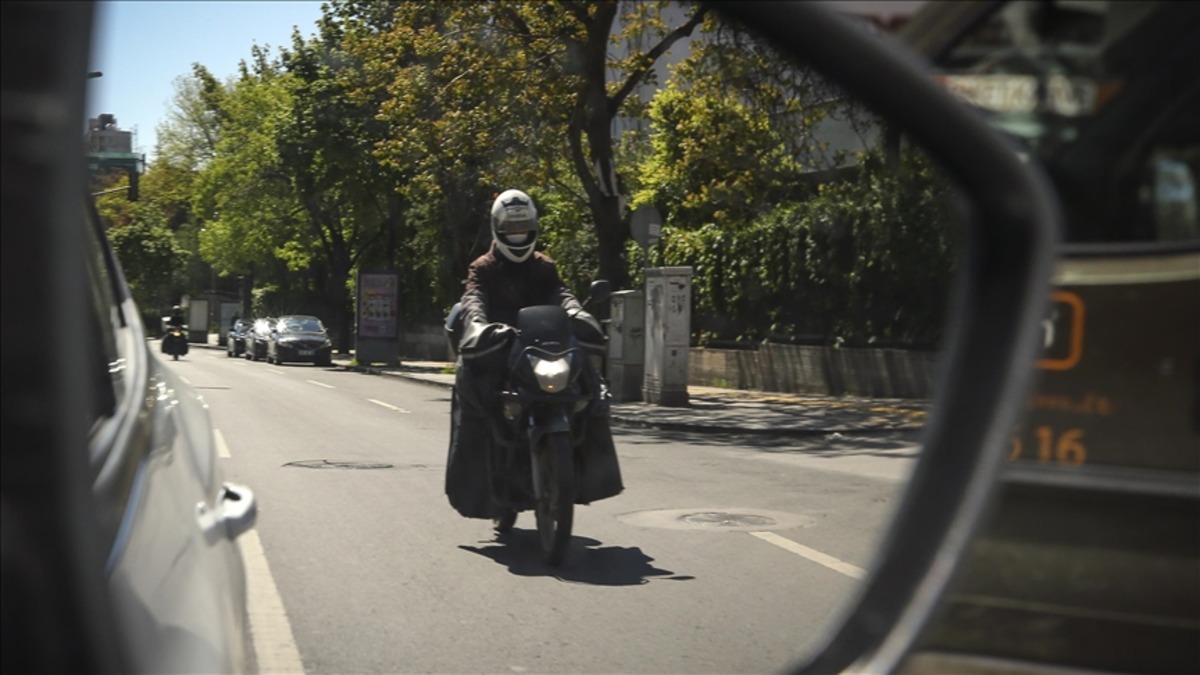 Motosiklette kurallar değişti: Hem s&uuml;r&uuml;c&uuml;lere hem yolculara yeni zorunluluk getirildi, G&ouml;rsel 1