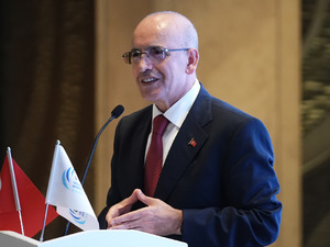 Bakan Şimşek a&ccedil;ıkladı! "T&uuml;rk lirası i&ccedil;in endişelenmek mantıklı değil"