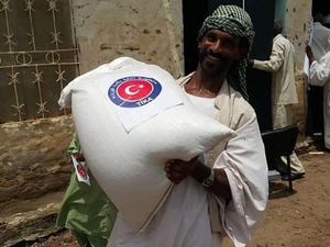 T&uuml;rkiye&rsquo;den Sudanlı bin &ccedil;ift&ccedil;iye tohum ve tarım aleti desteği!