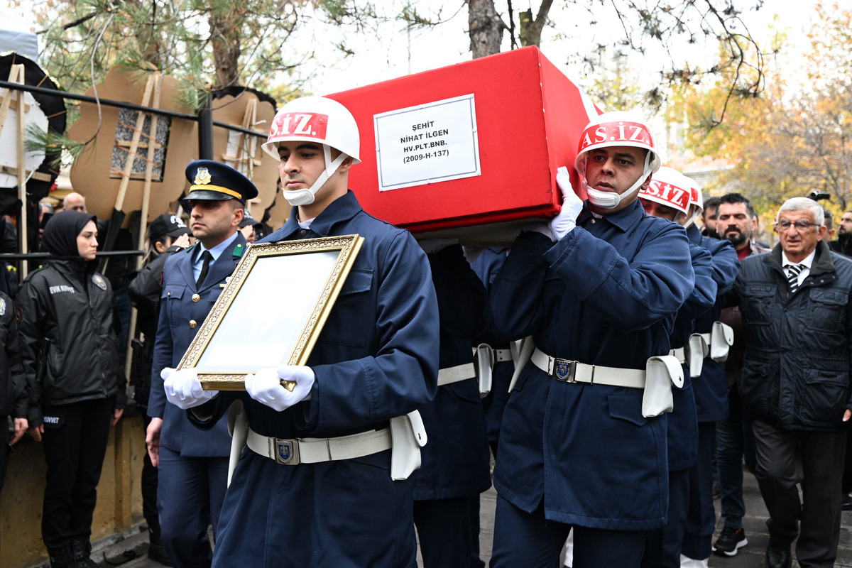 T&uuml;rkiye şehitlerini son yolculuğuna uğurladı, G&ouml;rsel 2