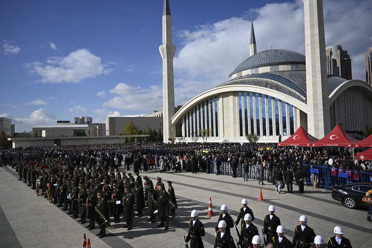 T&uuml;rkiye şehitlerini son yolculuğuna uğurladı, G&ouml;rsel 6