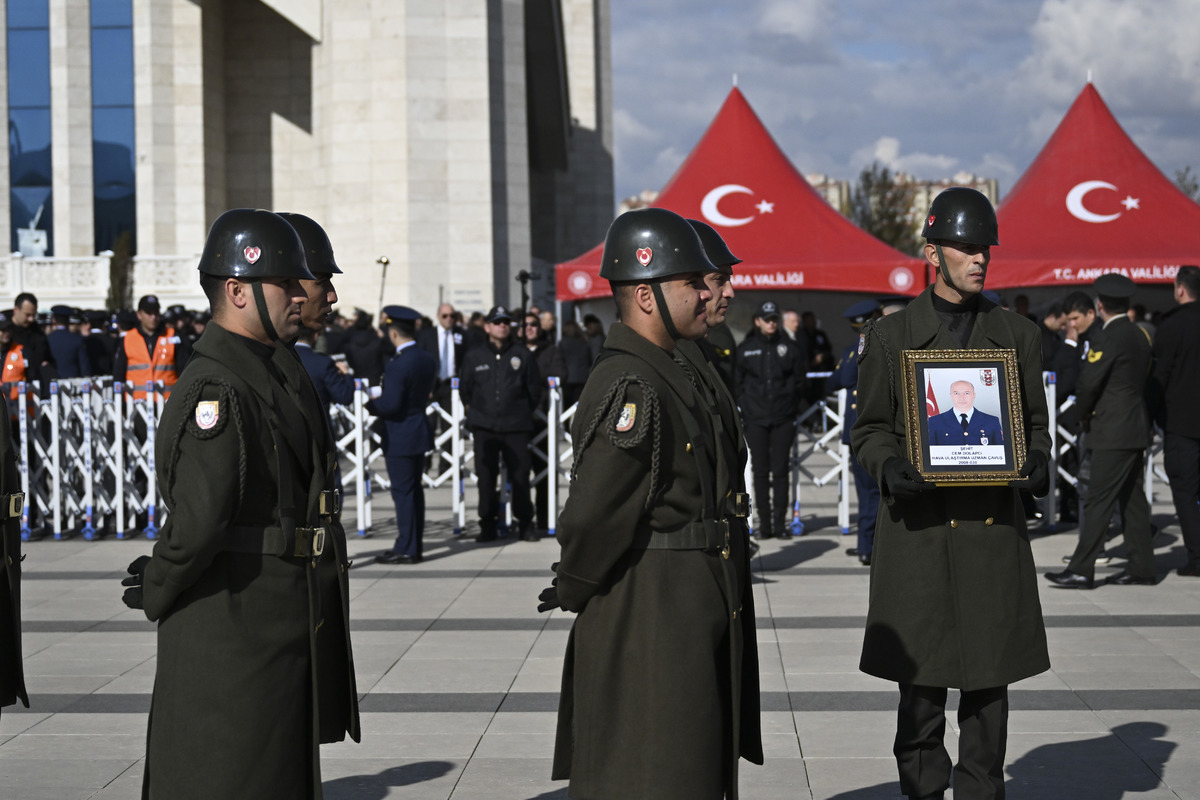 T&uuml;rkiye şehitlerini son yolculuğuna uğurladı, G&ouml;rsel 5