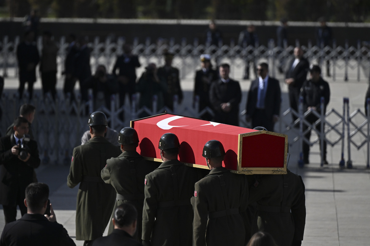 T&uuml;rkiye şehitlerini son yolculuğuna uğurladı, G&ouml;rsel 3
