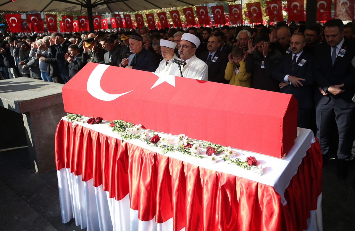 T&uuml;rkiye şehitlerini son yolculuğuna uğurladı, G&ouml;rsel 25