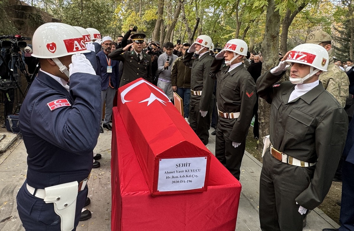 T&uuml;rkiye şehitlerini son yolculuğuna uğurladı, G&ouml;rsel 10