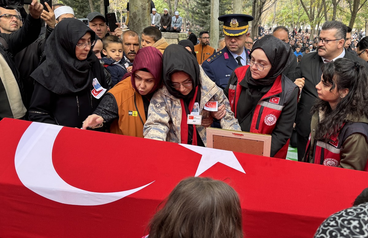 T&uuml;rkiye şehitlerini son yolculuğuna uğurladı, G&ouml;rsel 11