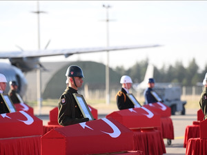 T&uuml;rkiye şehitlerini son yolculuğuna uğurladı