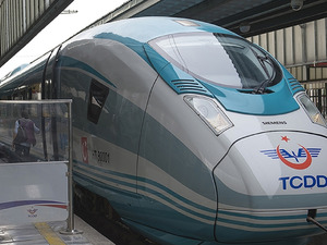 Bakan Uraloğlu duyurdu! &Ouml;ğretmenlere tren biletlerinde y&uuml;zde 50 indirim