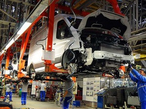 Almanya otomotiv sekt&ouml;r&uuml;nde alarm: İstihdam son 10 yılın en d&uuml;ş&uuml;k seviyesinde