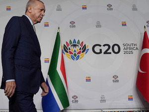 Cumhurbaşkanı Erdoğan G&uuml;ney Afrika'dan d&ouml;n&uuml;ş i&ccedil;in yola &ccedil;ıktı