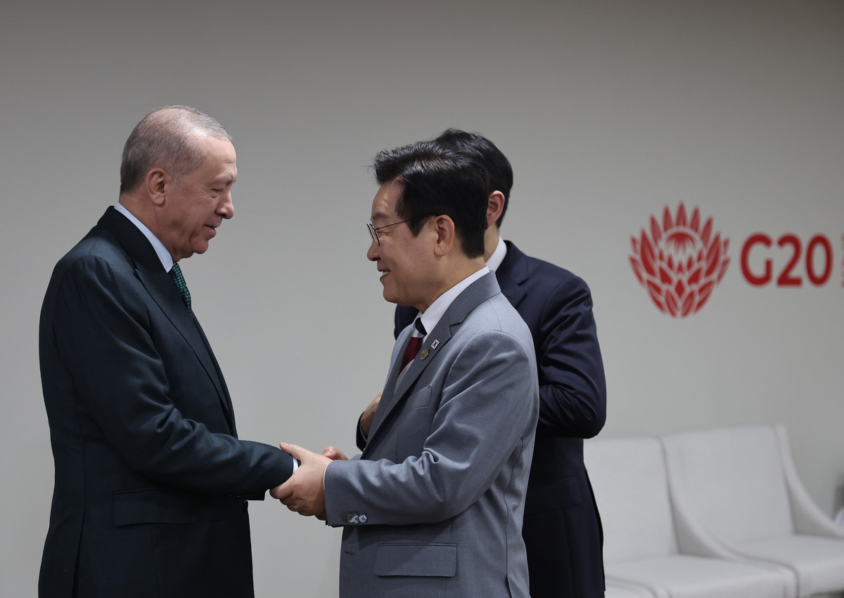 Cumhurbaşkanı Erdoğan, G&uuml;ney Kore Devlet Başkanı Lee yi resmi t&ouml;renle karşıladı, G&ouml;rsel 1
