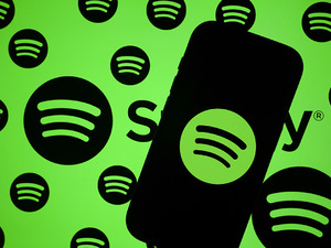 D&uuml;nyaca &uuml;nl&uuml; m&uuml;zik uygulamasından yeni zam sinyali