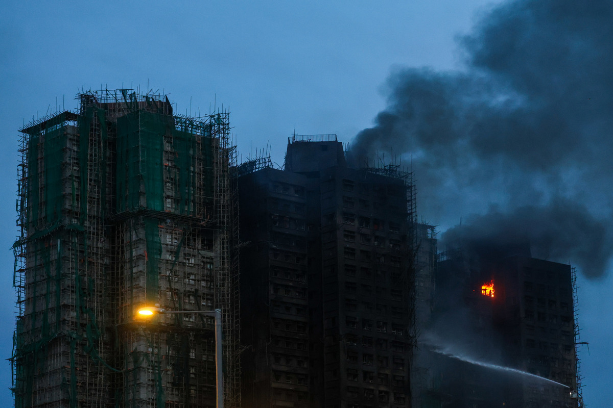 Hong Kong da yangın faciası! &Ouml;lenlerin sayısı 94 e y&uuml;kseldi, G&ouml;rsel 1