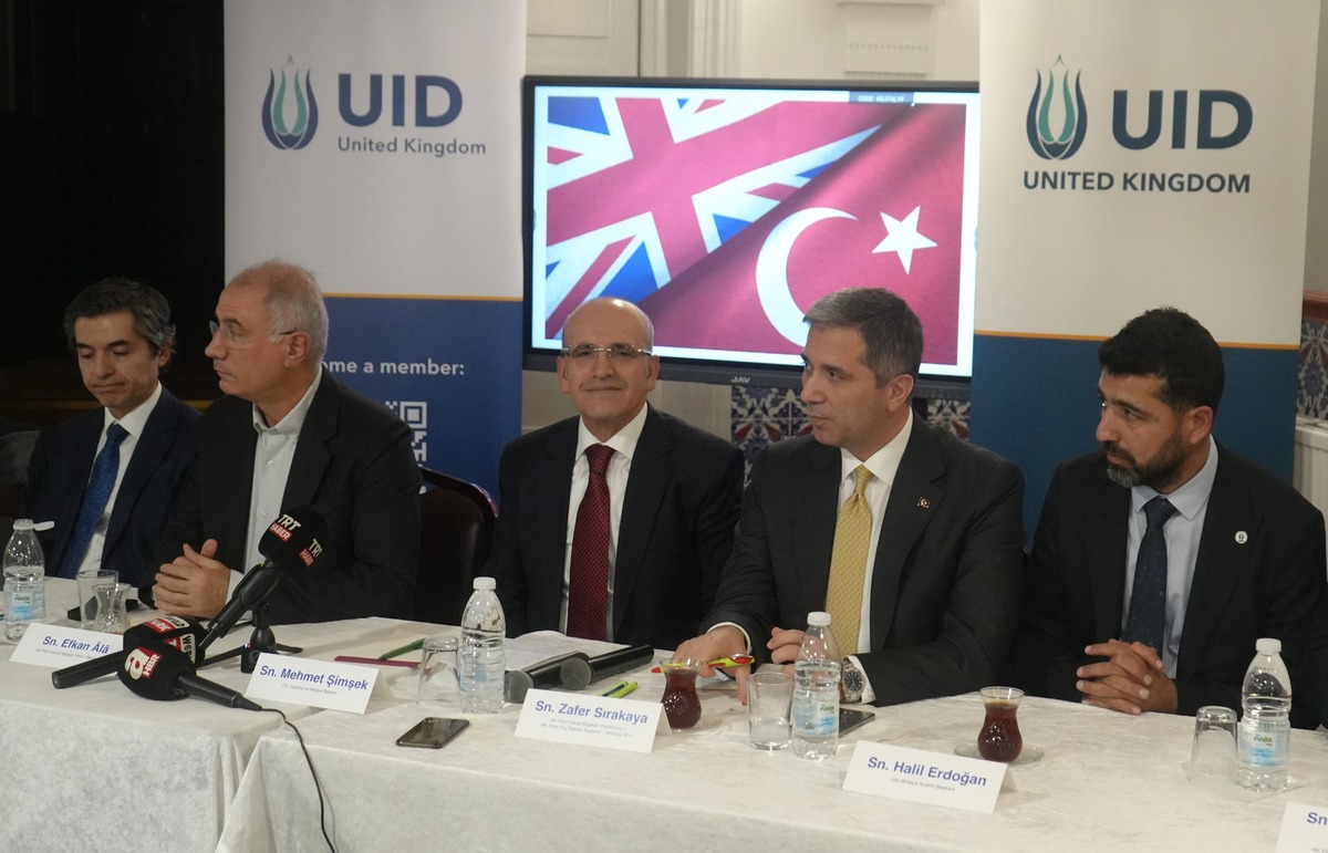 Bakan Şimşek Londra&rsquo;da duyurdu: Kamu harcamaları kısıldı, reform yılı geliyor, G&ouml;rsel 2