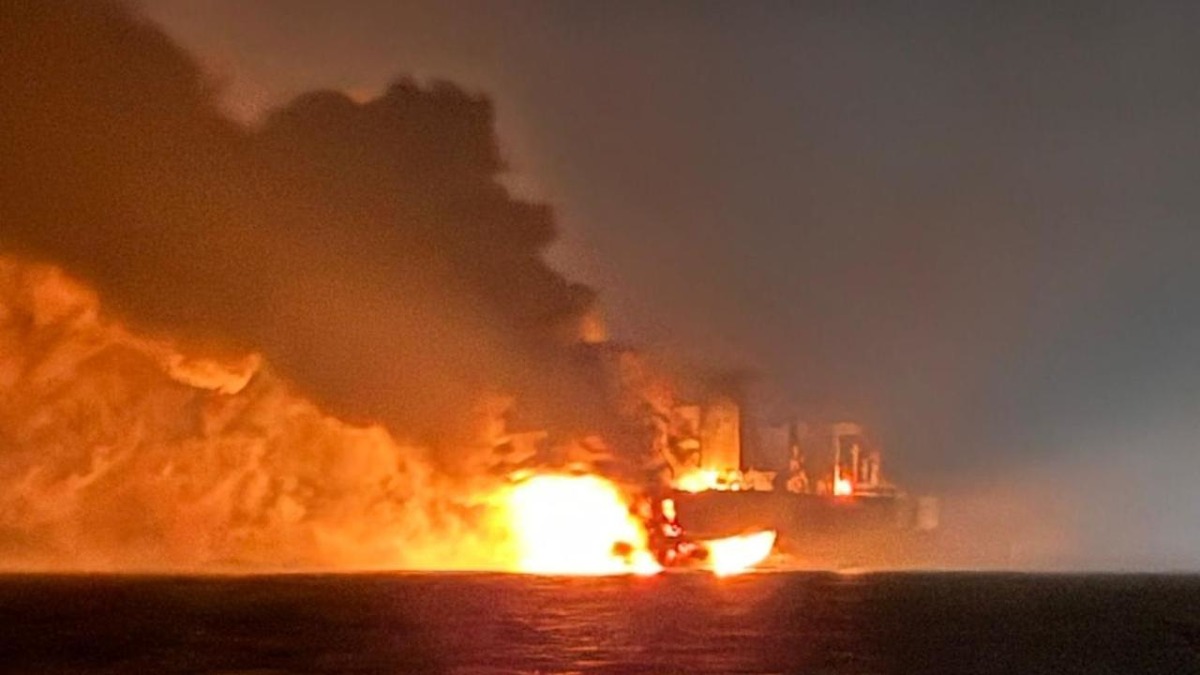 Bakan Uraloğlu ndan yanan gemilerle ilgili a&ccedil;ıklama geldi, G&ouml;rsel 1