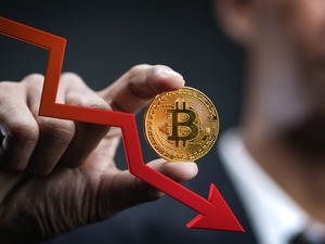 Bitcoin'de Sebepsiz Kıyım: 24 Saatte 120 Milyar Dolar Eridi, 900 Milyon Dolar Patladı