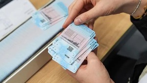 Ehliyetlerde yaşa g&ouml;re yenileme s&uuml;releri kısalıyor